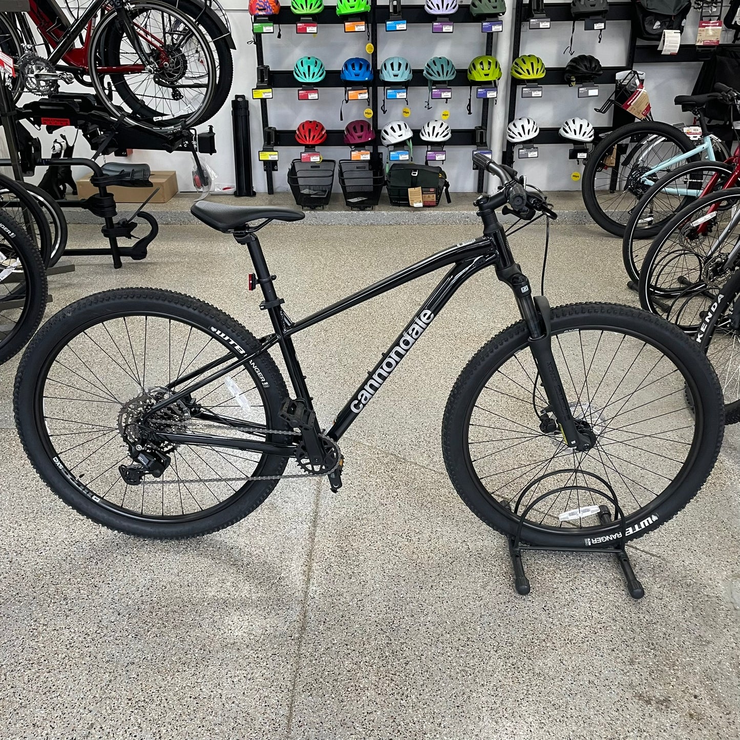 Cannondale Trail 2 Mountain Bike, Medium, for 5'4" - 5'8"