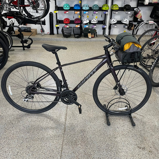 Giant Escape 2 Disc Hybrid Bike, Small, for 5'3" - 5'7"