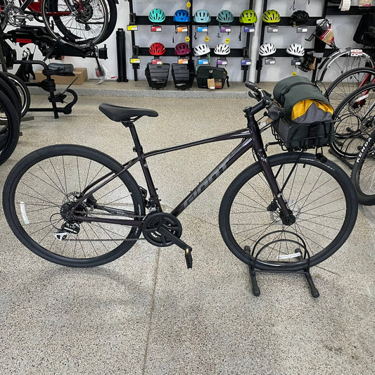 Giant Escape 2 Disc Hybrid Bike, Small, for 5'3" - 5'7"